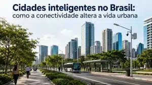 Paisagem urbana moderna de uma cidade inteligente no Brasil, com prédios contemporâneos, árvores e transporte público em uma avenida ampla e organizada. A cena transmite conectividade, sustentabilidade e inovação urbana, com iluminação natural equilibrada e visual minimalista. No topo da imagem aparece o título “Cidades inteligentes no Brasil: como a conectividade altera a vida urbana”. Ideal para conteúdos sobre informações de tecnologia urbana e transformação digital nas cidades brasileiras.